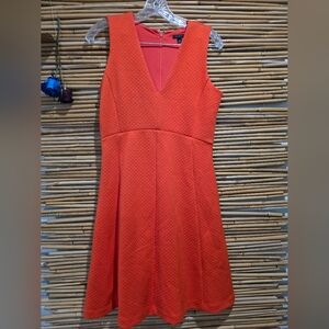 Ann Taylor V-neck Red Deep Orange Beautiful Dress. Elegant. Size 4. Pockets!